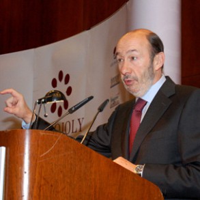 Rubalcaba pone en valor la educación y sanidad andaluzas frente a una derecha q Rubalcaba pone en valor la educación y sanidad andaluzas frente a una derecha que "cuestiona" el estado del bienestar