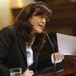Soraya Rodríguez: "Bruselas ha estrangulado un poquito más la economía españ Soraya Rodríguez: "Bruselas ha estrangulado un poquito más la economía española y Rajoy lo ha aceptado"