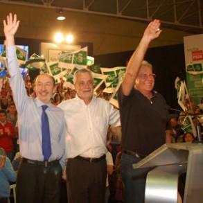 Felipe González: "Hay que ponerse las pilas, hagamos que Arenas descanse como c Felipe González: "Hay que ponerse las pilas, hagamos que Arenas descanse como candidato cuatro años más. No lo va a notar, es lo que ha sido toda su vida"