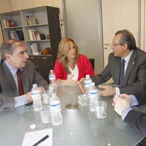 El PSOE denuncia la opacidad del Gobierno en la tramitación del RD-Ley 16/2012, El PSOE denuncia la opacidad del Gobierno en la tramitación del RD-Ley 16/2012, sin contar con los profesionales, agentes sociales, partidos políticos, ni siquiera las CCAA