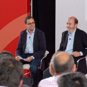 Rubalcaba llamará a Rajoy para que España "hable con una sola voz en Europa" Rubalcaba llamará a Rajoy para que España "hable con una sola voz en Europa"