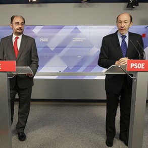 Rubalcaba se felicita de que se abra paso el debate sobre la gobernanza económi Rubalcaba se felicita de que se abra paso el debate sobre la gobernanza económica europea, como vienen defendiendo los socialistas