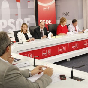La comisión de seguimiento de la situación económica incide en la necesidad d La comisión de seguimiento de la situación económica incide en la necesidad de las políticas de crecimiento