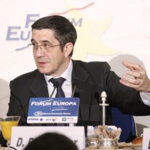 Patxi López defiende "el modelo Euskadi" para salir de la crisis Patxi López defiende "el modelo Euskadi" para salir de la crisis