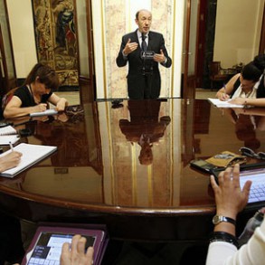 Rubalcaba: "El PSOE ha dado un sí al pacto fiscal y un sí al crecimiento" Rubalcaba: "El PSOE ha dado un sí al pacto fiscal y un sí al crecimiento"
