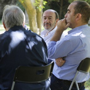 Rubalcaba: "Teníamos razón los que insistíamos en que hacían falta política Rubalcaba: "Teníamos razón los que insistíamos en que hacían falta políticas de crecimiento en la UE"