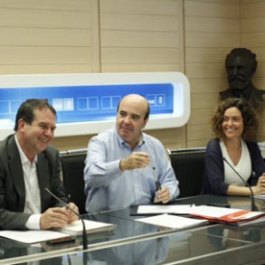 El PSOE, preocupado por el desmantelamiento y privatización de los serv El PSOE, preocupado por el desmantelamiento y privatización de los servicios públicos municipales en localidades de menos de 20.000 habitantes que encierra la propuesta del Gobierno