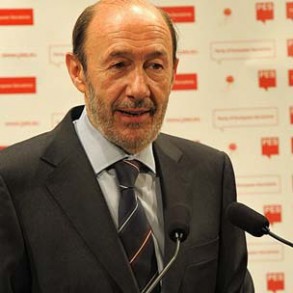 Rubalcaba anuncia que los socialistas europeos propondrán al Consejo Europeo un Rubalcaba anuncia que los socialistas europeos propondrán al Consejo Europeo un Plan de Empleo para jóvenes dotado con 10.000 millones de euros