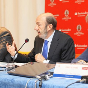 Rubalcaba subraya que "ayer Rajoy recibió tres noes" a su gestión de la crisis Rubalcaba subraya que "ayer Rajoy recibió tres noes" a su gestión de la crisis: "un NO de todos los grupos en el Parlamento, un NO de los mercados y un NO de los ciudadanos"