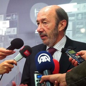 Rubalcaba asegura que el dato de déficit "demuestra que la política económica Rubalcaba asegura que el dato de déficit "demuestra que la política económica del Gobierno está profundamente equivocada"