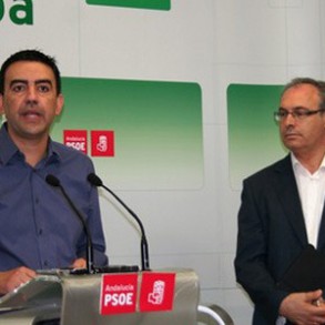 El PSOE exhorta a Rajoy a que "no se resigne" a un rescate que solo ha significa El PSOE exhorta a Rajoy a que "no se resigne" a un rescate que solo ha significado "sufrimiento y recorte de derechos allí donde se ha producido"