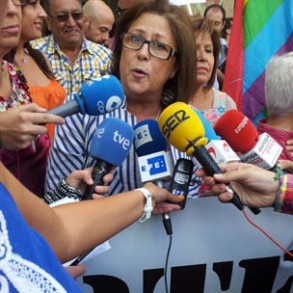 El PSOE exige al Gobierno que rectifique la decisión de privar de la tarjeta sa El PSOE exige al Gobierno que rectifique la decisión de privar de la tarjeta sanitaria a los inmigrantes en situación irregular