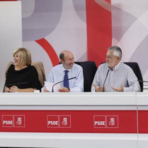 El PSOE trabajará "las 24 horas del día" para "romper el círculo vicioso" de El PSOE trabajará "las 24 horas del día" para "romper el círculo vicioso" de la política de austeridad del PP
