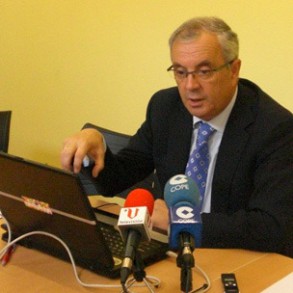 Pachi Vázquez alerta de que tanto Feijóo como Rajoy "vienen a por las pensione Pachi Vázquez alerta de que tanto Feijóo como Rajoy "vienen a por las pensiones"