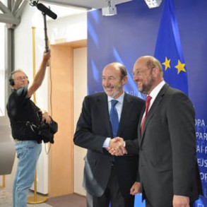 Alfredo Pérez Rubalcaba confía en que el BCE "actúe" en defensa del euro, per Alfredo Pérez Rubalcaba confía en que el BCE "actúe" en defensa del euro, pero sin que ello implique "más sufrimiento para los españoles"