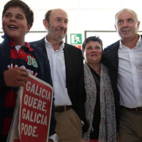 Rubalcaba insta a Rajoy a aclarar mañana en Pontevedra si va a revalorizar las Rubalcaba insta a Rajoy a aclarar mañana en Pontevedra si va a revalorizar las pensiones: "Si no lo dice es que no lo va a hacer y se lo calla porque hay elecciones"