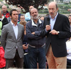 Rubalcaba: En cada elección, el PP oculta una mentira: en las generales, mintió con su programa electoral, el 25-M ocultó los presupuestos y ahora no dice qué hará con las pensiones