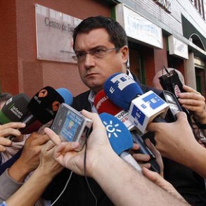 Óscar López: "Ningún gobierno dijo tantas mentiras e hizo recortes tan graves Óscar López: "Ningún gobierno dijo tantas mentiras e hizo recortes tan graves y entre todos tenemos que hacer que rectifique"