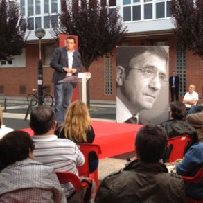 Óscar López asegura que hay alternativa a las políticas de la derecha y en Óscar López asegura que hay alternativa a las políticas de la derecha y en Euskadi se llama Patxi López
