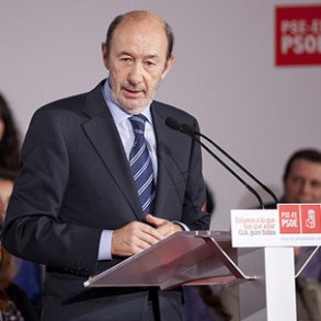 Rubalcaba subraya que la paz "se ha conseguido con el esfuerzo de muchos, sobre Rubalcaba subraya que la paz "se ha conseguido con el esfuerzo de muchos, sobre todo de las víctimas", pero "nadie ha dado más que nosotros"