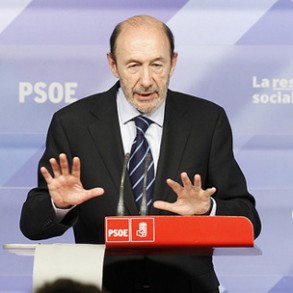 Rubalcaba cree que hay que "cambiar el PSOE para que siga siendo el PSOE" en el Rubalcaba cree que hay que "cambiar el PSOE para que siga siendo el PSOE" en el 30 aniversario del triunfo electoral del 82