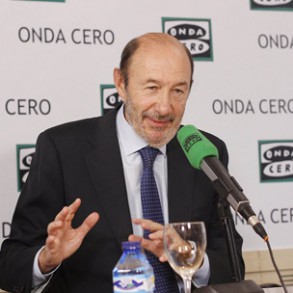 Rubalcaba: "Lo que esperan del PSOE los casi 6 millones de españoles en paro es Rubalcaba: "Lo que esperan del PSOE los casi 6 millones de españoles en paro es que les digamos qué haríamos para salir de la situación en la que están" y "dejemos de hablar de nosotros mismos"