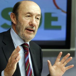 Rubalcaba dice que la "incertidumbre y el temor" son el balance de los meses de Rubalcaba dice que la "incertidumbre y el temor" son el balance de los meses de gobierno de Rajoy
