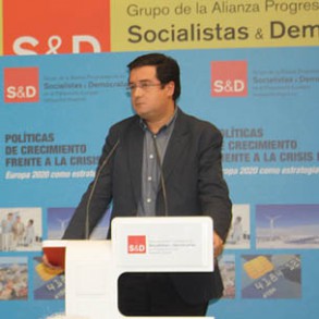 El PSOE pide a los bancos que paralicen los desahucios hasta que se modifique la El PSOE pide a los bancos que paralicen los desahucios hasta que se modifique la ley actual