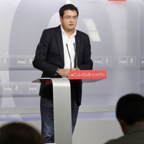 Óscar López: "El PSOE va a seguir trabajando en el Parlamento y fuera de él p Óscar López: "El PSOE va a seguir trabajando en el Parlamento y fuera de él para sacar adelante su alternativa para acabar con el drama de los desahucios"