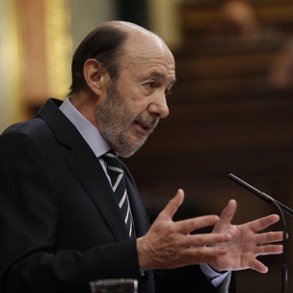 Rubalcaba apuesta por "menos dieta severa y más vitaminas" para superar la cris Rubalcaba apuesta por "menos dieta severa y más vitaminas" para superar la crisis