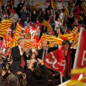 Rubalcaba: "Ahora Rajoy la ha tomado con la Justicia y ha decidido convertir el Rubalcaba: "Ahora Rajoy la ha tomado con la Justicia y ha decidido convertir el estado del bienestar en el estado de la derecha, en el que sólo puedes ir a los tribunales si tienes dinero"