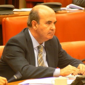 Gaspar Zarrías propone al PP "revocar la ley de Grandes Ciudades" para reducir Gaspar Zarrías propone al PP "revocar la ley de Grandes Ciudades" para reducir gastos en personal