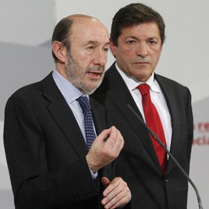 Rubalcaba anuncia que el PSOE estudia llevar ante el TC la no actualización de Rubalcaba anuncia que el PSOE estudia llevar ante el TC la no actualización de las pensiones