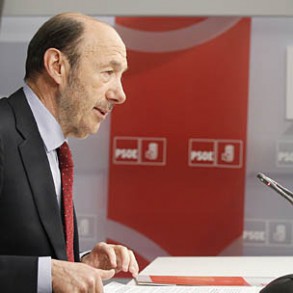 Rubalcaba fija como primer objetivo del PSOE para 2013 la prórroga del programa Rubalcaba fija como primer objetivo del PSOE para 2013 la prórroga del programa de ayudas para parados sin prestaciones