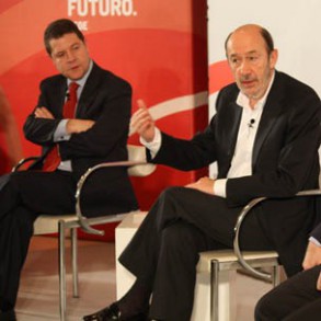 Rubalcaba dice no a la reforma local del Gobierno de Rajoy, que no busca ahorrar Rubalcaba dice no a la reforma local del Gobierno de Rajoy, que no busca ahorrar "sino quitar democracia"