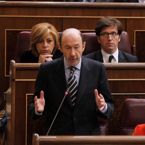 Rubalcaba exige a Rajoy que "actúe con contundencia, celeridad y ejemplaridad" Rubalcaba exige a Rajoy que "actúe con contundencia, celeridad y ejemplaridad" contra la corrupción en el PP