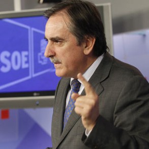 Valeriano Gómez asegura que el objetivo del Gobierno es controlar más la Comis Valeriano Gómez asegura que el objetivo del Gobierno es controlar más la Comisión de los Mercados y la Competencia