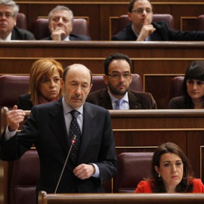 Rubalcaba pide a Rajoy que dimita: "No puede resolver la crisis política que ti Rubalcaba pide a Rajoy que dimita: "No puede resolver la crisis política que tiene hoy España y que usted mismo ha creado"