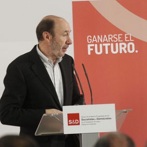 Rubalcaba: Rajoy tiene que rectificar su política económica para evitar que en Rubalcaba: Rajoy tiene que rectificar su política económica para evitar que en 2013 haya más desempleo y sufrimiento tal y como advierte la UE