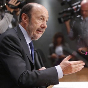 RUBALCABA: Rajoy "no puede" sacarnos de la crisis porque basa su política en un RUBALCABA: Rajoy "no puede" sacarnos de la crisis porque basa su política en un "déficit ilusorio" y una austeridad que "sólo produce paro, sufrimiento y desigualdad"