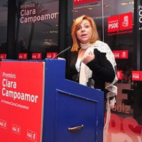 Elena Valenciano llama a las mujeres a defender la política y la democracia por Elena Valenciano llama a las mujeres a defender la política y la democracia porque "le debemos mucho" y con el PP "está en peligro lo conquistado" en igualdad