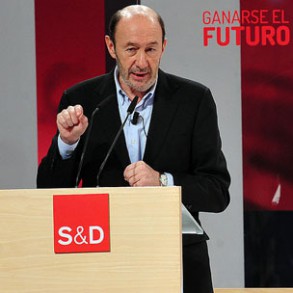 Rubalcaba propone al Gobierno que destine la mitad de la recaudación por fraude Rubalcaba propone al Gobierno que destine la mitad de la recaudación por fraude fiscal a la creación de empleo
