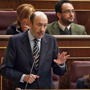 Rubalcaba: La chapuza chipriota tiene una madre que nos está llevando a todos Rubalcaba: La chapuza chipriota tiene una madre que nos está llevando a todos los europeos al desastre