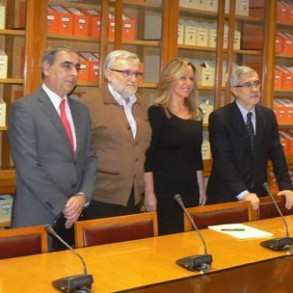 PSOE, IU y FADSP presentan un documento en defensa de la sanidad pública, unive PSOE, IU y FADSP presentan un documento en defensa de la sanidad pública, universal y de calidad