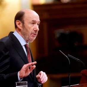 Rubalcaba: Criticar hoy en España la política de Merkel en Europa es defende Rubalcaba: Criticar hoy en España la política de Merkel en Europa es defender a Europa