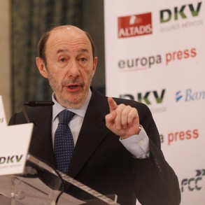 Rubalcaba recomienda a Ignacio González que vuelva a cobrar en Madrid el Impues Rubalcaba recomienda a Ignacio González que vuelva a cobrar en Madrid el Impuesto de Patrimonio y así no tendrá que privatizar la sanidad