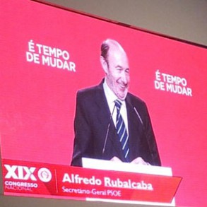 Rubalcaba participa por sorpresa en Oporto en el congreso de los socialistas de Rubalcaba participa por sorpresa en Oporto en el congreso de los socialistas de Portugal