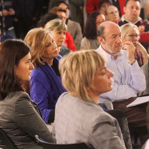 Rubalcaba: Con la derecha volvemos a la hipocresía de derechos a cambio de dine Rubalcaba: Con la derecha volvemos a la hipocresía de derechos a cambio de dinero: si tienes dinero, tienes derecho a una buena sanidad y educación y podrás interrumpir tu embarazo donde quieras y si no lo tienes, ya sabes a lo que te arriesgas