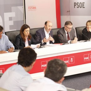 El PSOE plantea un plan para reactivar la economía y el crédito, evitar más d El PSOE plantea un plan para reactivar la economía y el crédito, evitar más despidos y desahucios y combatir la pobreza