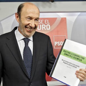 Rubalcaba: "España necesita un gran acuerdo que diseñe una salida de la crisis Rubalcaba: "España necesita un gran acuerdo que diseñe una salida de la crisis donde nadie quede atrás y el PSOE está dispuesto a intentarlo"